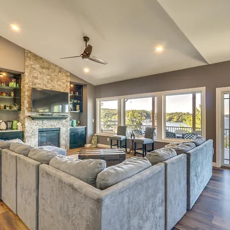 Spacious Lake Of The Ozarks Escape With Deck And Views